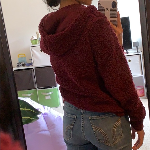 Maroon sweater - Picture 2 of 2